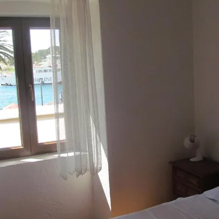 Seafront Apt Riva *