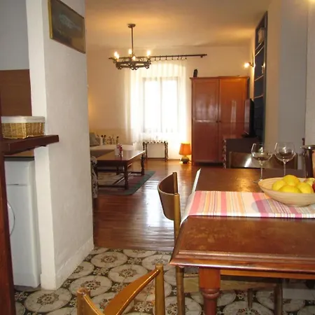 Seafront Apt Riva *