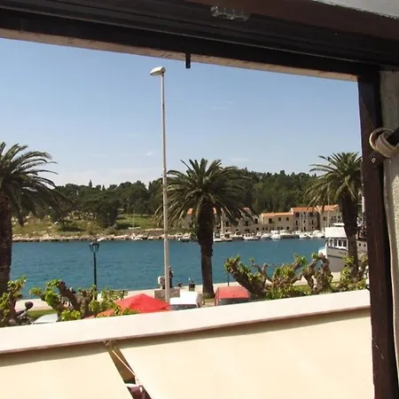 Seafront Apt Riva Apartment *