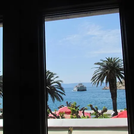Seafront Apt Riva